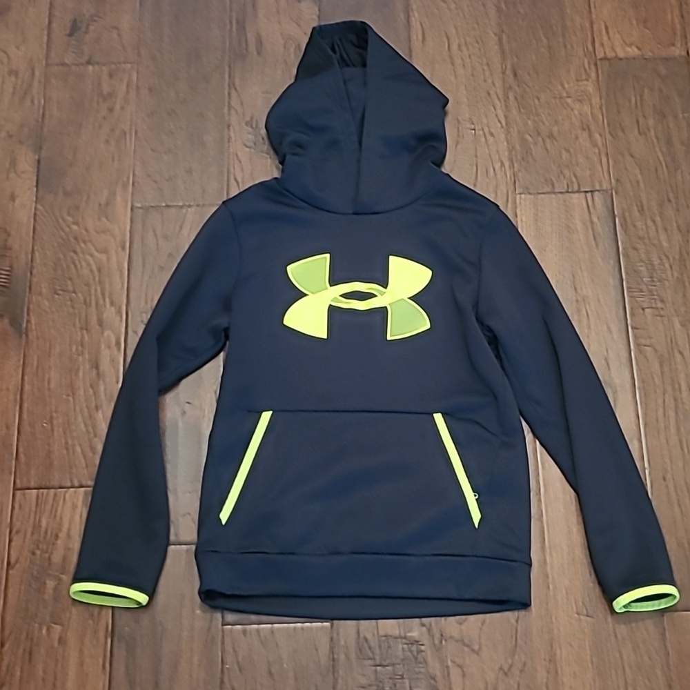 Under Armour boy's fleece lined hoodie size Medium